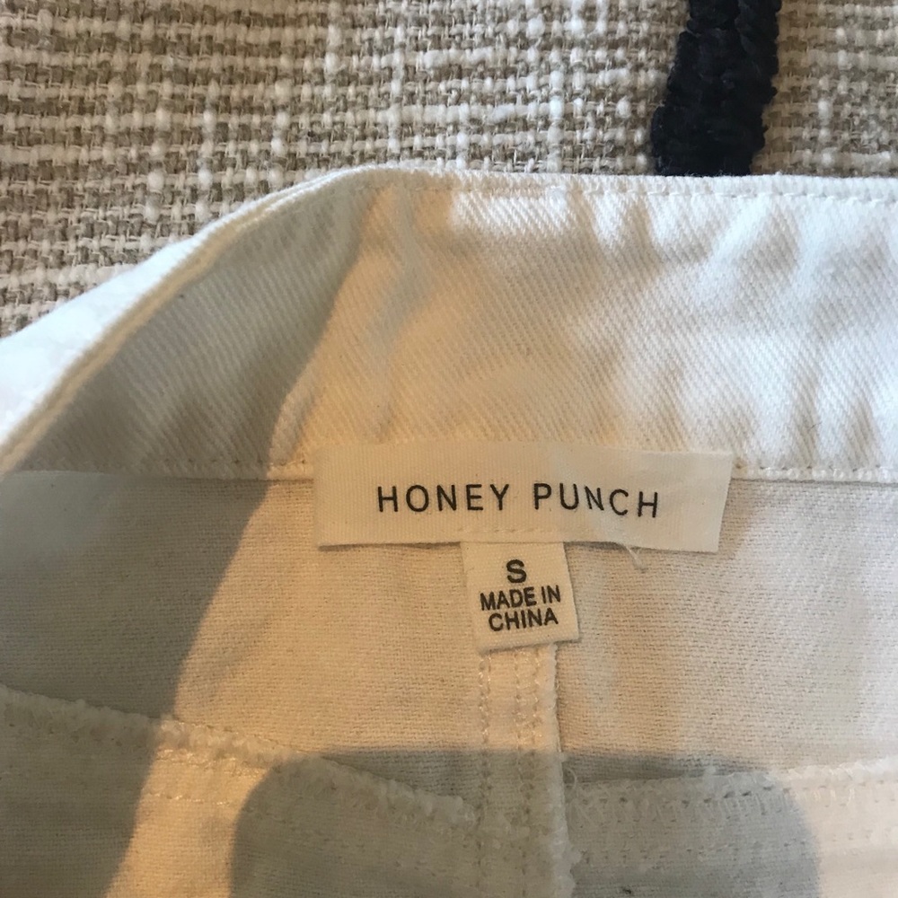 Embroidered Dragon White Denim Skirt - Picture 3 of 3